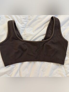 NikeSkims Ribbed Seamless Micro Scoop Bra in Phoenix/Truffle